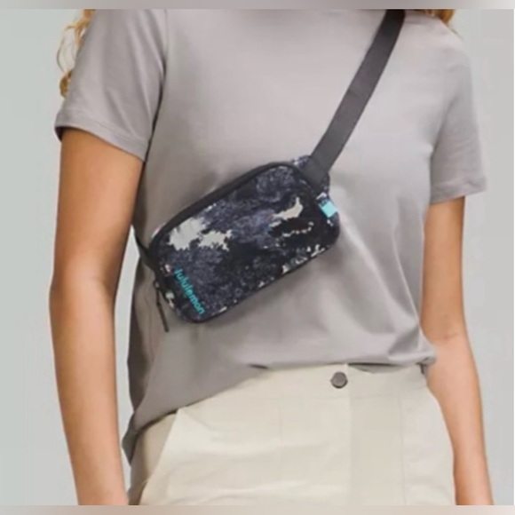 Lululemon Mini Belt Bag 0.7L NWT - Picture 12 of 13